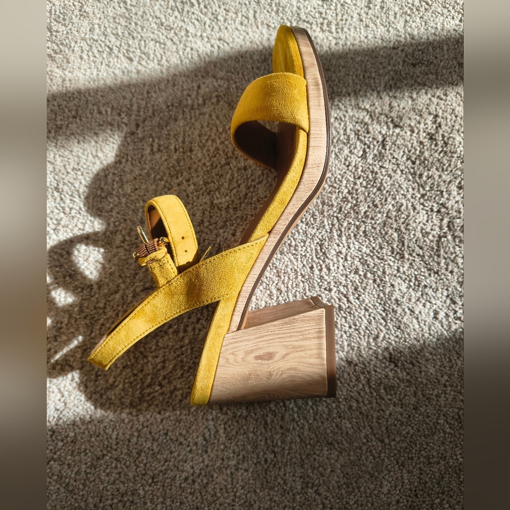 Like New Naturalizer Yellow Suede Block Heel Sandals 8.5 Wide - Picture 6 of 9